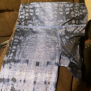 Women’s leggings size S. Blue marble pattern.